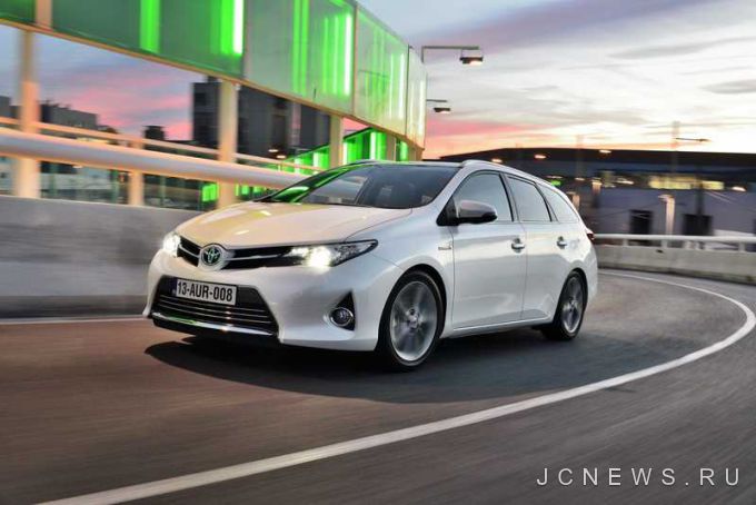 Toyota �������� ����������� ���� �� Auris � ������� ���������